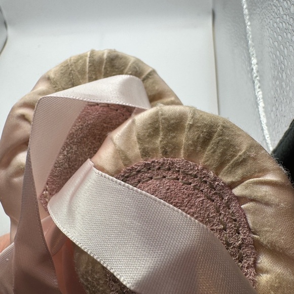 Toddler Size 8 Girls Chic Pink Ballet Shoes - Picture 4 of 5